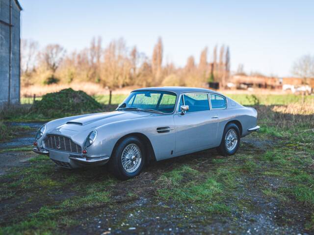 Aston Martin DB 6