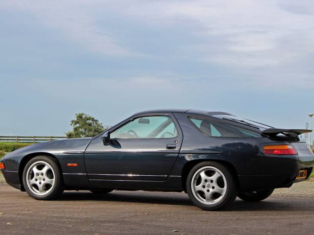 Porsche 928 S4