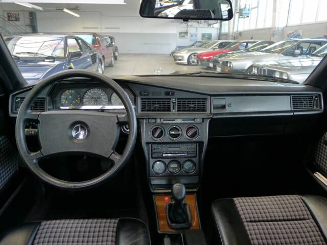 Mercedes-Benz 190 E 2.3-16