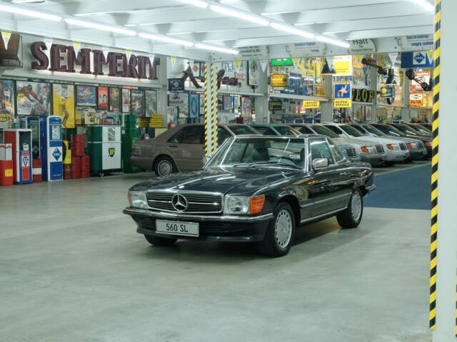 Mercedes-Benz 560 SL