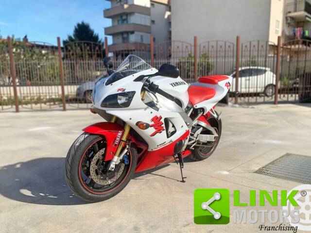 Immagine 1/10 di Yamaha DUMMY (1999)