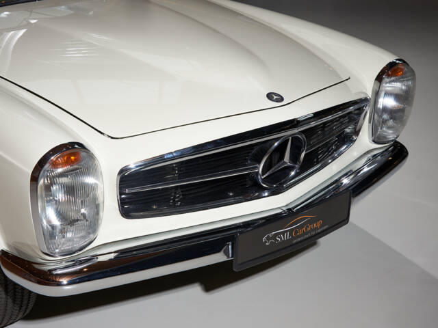 Mercedes-Benz 230 SL
