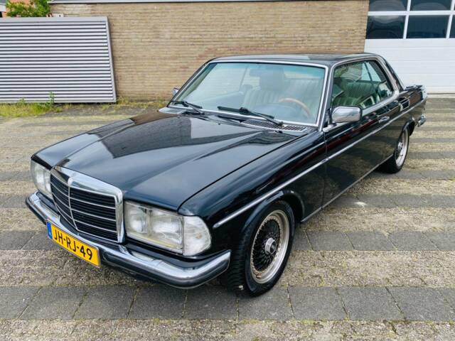 Image 1/50 of Mercedes-Benz 230 CE (1980)