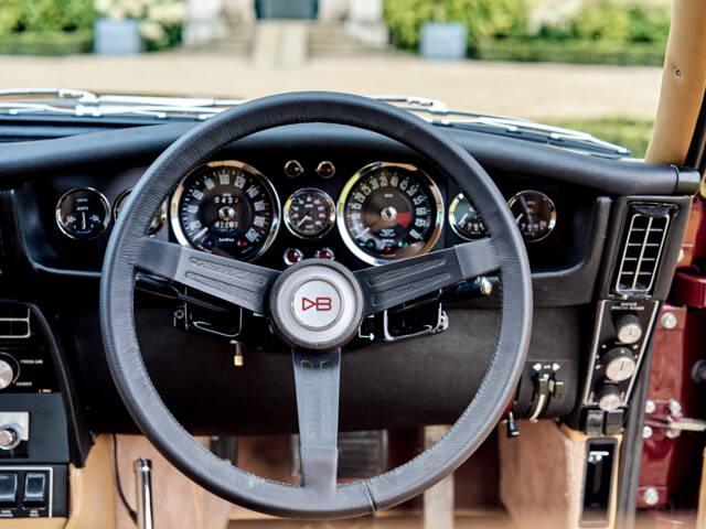 Aston Martin DBS V8