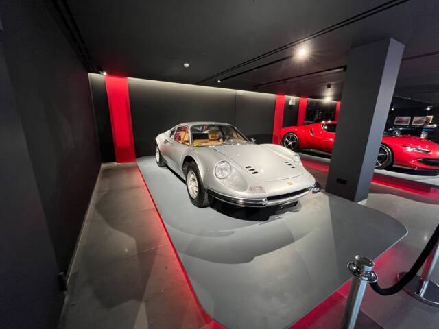Image 1/4 of Ferrari Dino 246 GT (1973)