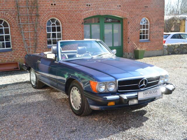 Mercedes-Benz 560 SL