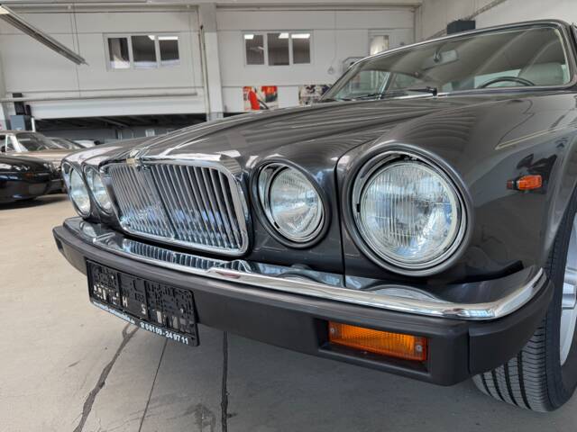 Jaguar XJ 12