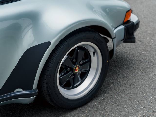 Porsche 911 Turbo 3.3