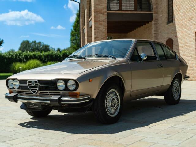 Image 1/50 of Alfa Romeo Alfetta GTV 2000 (1976)