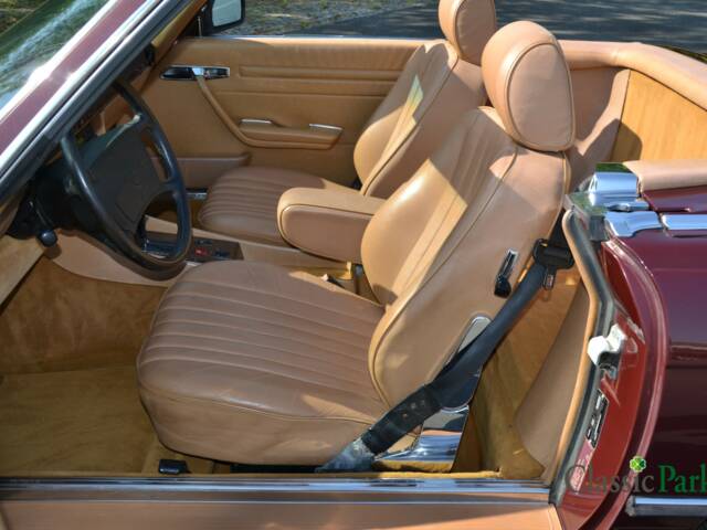 Mercedes-Benz 560 SL