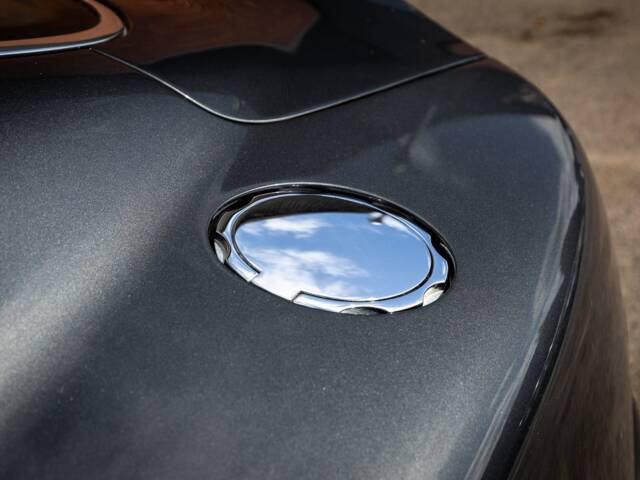 Aston Martin V12 Vanquish S
