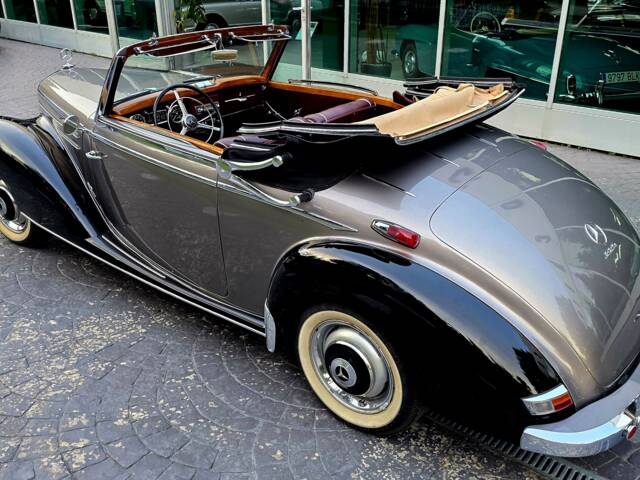 Mercedes-Benz 220 Cabriolet A