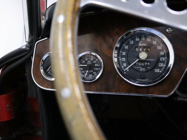 Austin-Healey 3000 Mk III (BJ8)