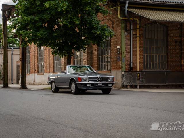 Mercedes-Benz 560 SL