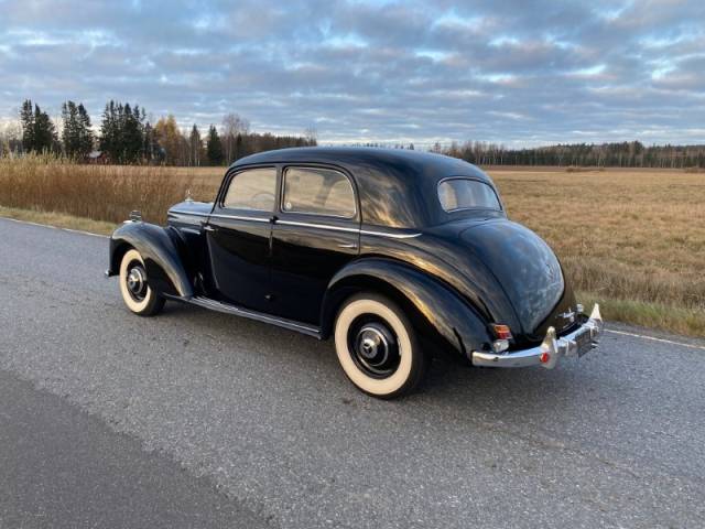 Mercedes-Benz 220