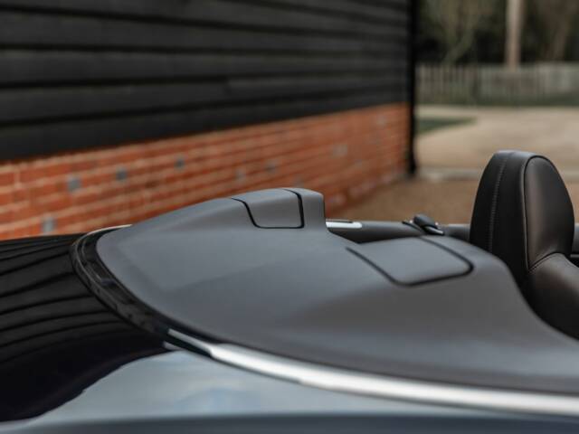 Aston Martin DBS Volante