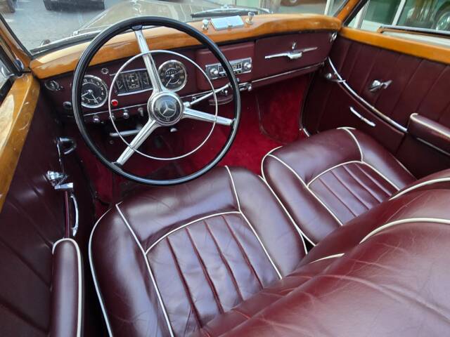 Mercedes-Benz 220 Cabriolet A