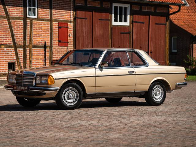 Image 1/40 of Mercedes-Benz 230 CE (1983)