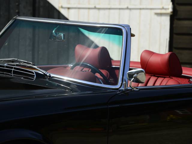 Mercedes-Benz 230 SL