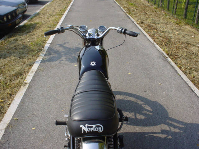 Norton Commando 750 Roadster