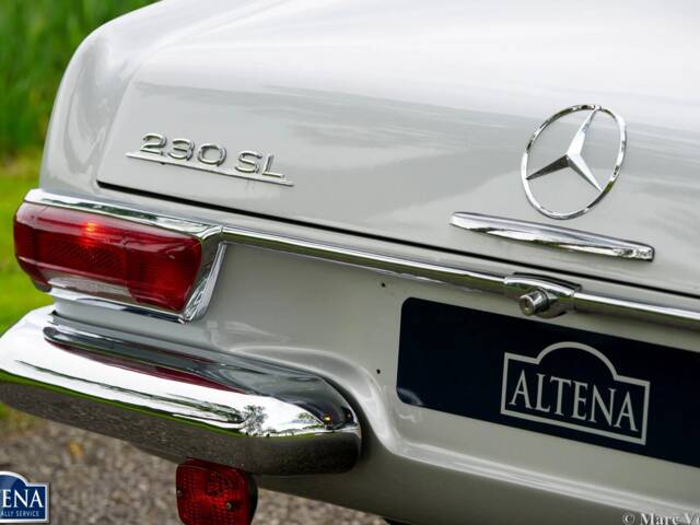 Mercedes-Benz 230 SL