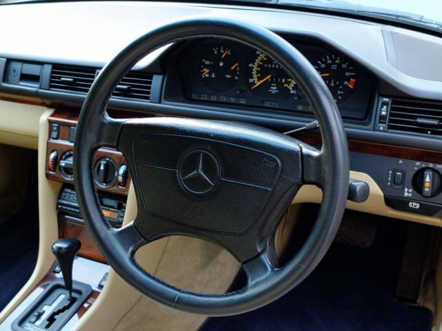 Mercedes-Benz 320 CE