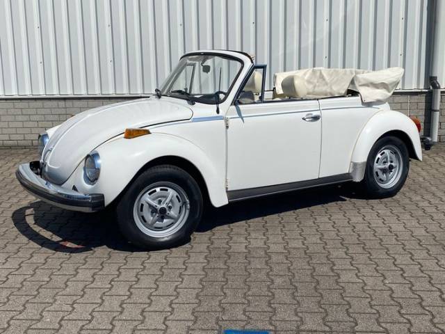 Volkswagen Beetle 1303 "Triple White"