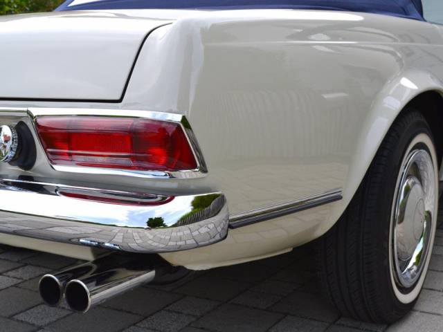 Mercedes-Benz 230 SL