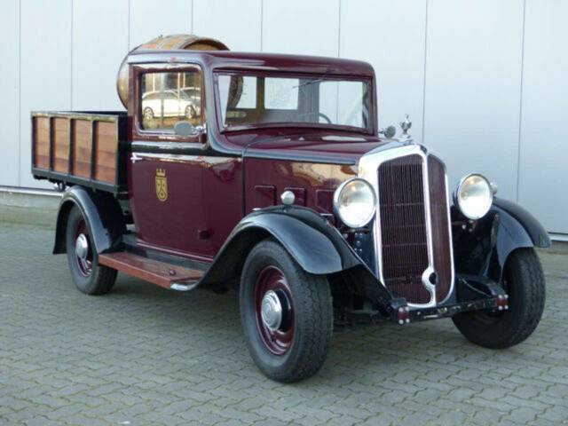 Image 1/14 of Renault Monaquatre (1935)