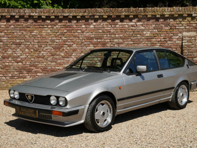 Imagen 1/50 de Alfa Romeo GTV 6 2.5 (1983)