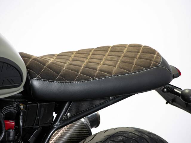 Triumph Trident 900