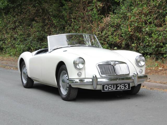 Image 1/15 of MG MGA 1500 (1958)