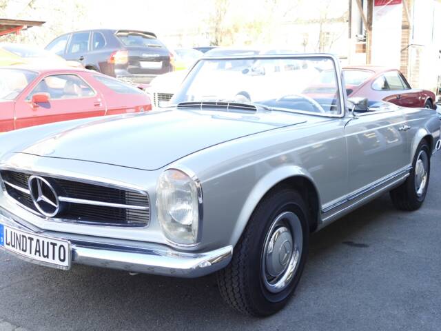 Mercedes-Benz 230 SL