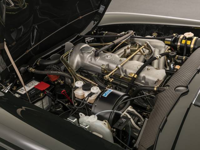 Mercedes-Benz 280 SL