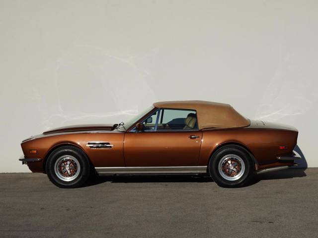 Aston Martin V8 Volante