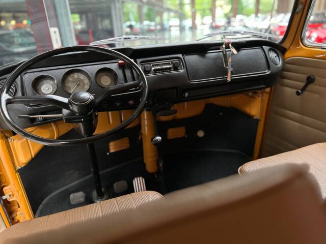 Volkswagen T2b Westfalia