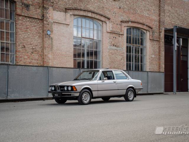 BMW 323i