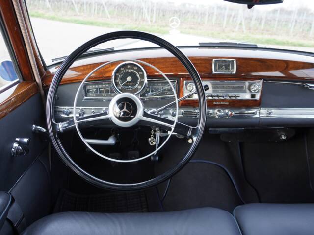 Mercedes-Benz 300