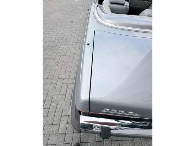 Mercedes-Benz 560 SL