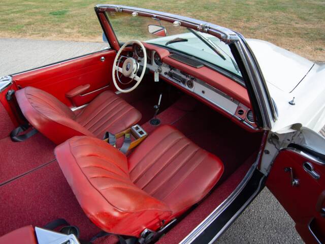 Mercedes-Benz 230 SL