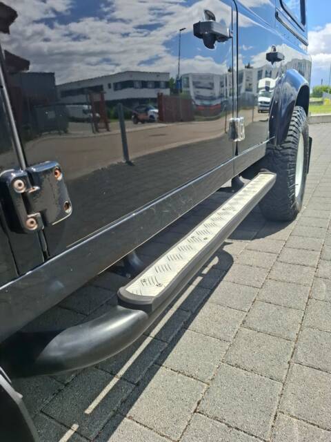 Land Rover Defender 110