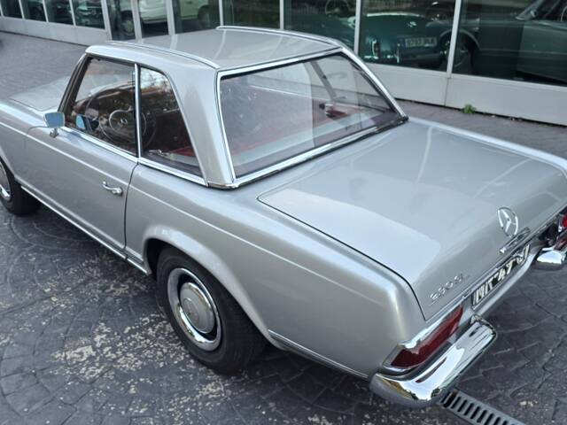 Mercedes-Benz 230 SL