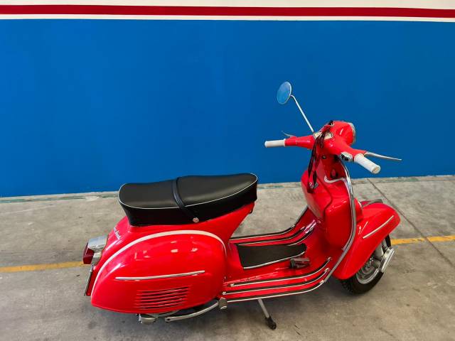 Piaggio Vespa 180 SS