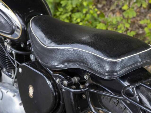 BSA B 33