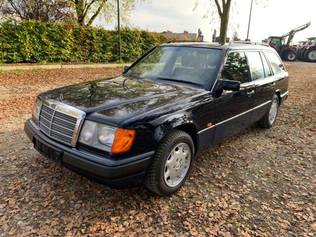 Image 1/149 of Mercedes-Benz 320 TE (1993)