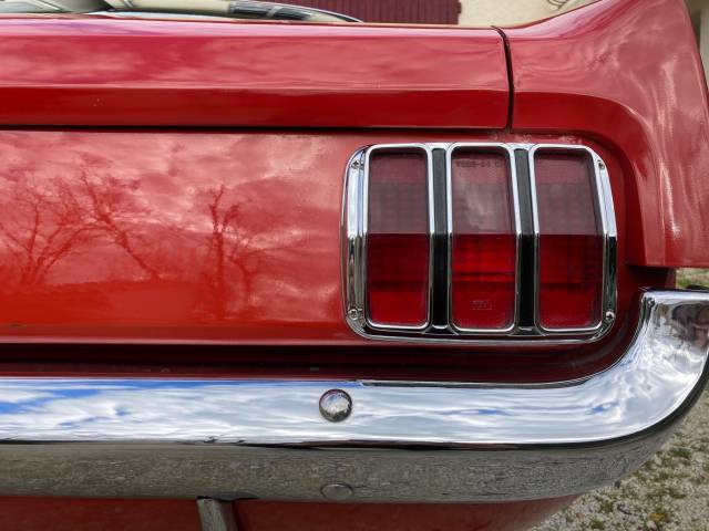 Ford Mustang 289 - Ford Mustang 65 détail feu arrière