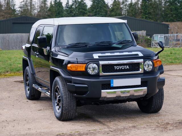 Image 1/49 of Toyota FJ Cruiser (2013)