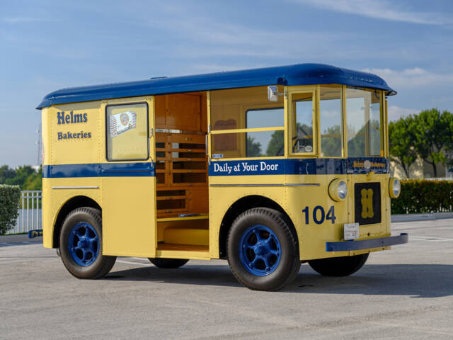 Bild 1/38 von Twin Coach Delivery Truck (1933)