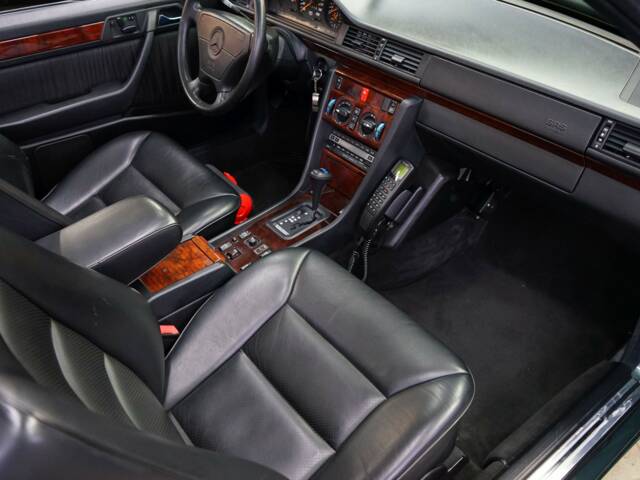 Mercedes-Benz 300 CE-24