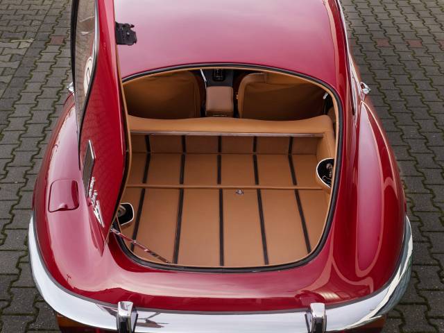 Jaguar E-Type V12 (2+2)